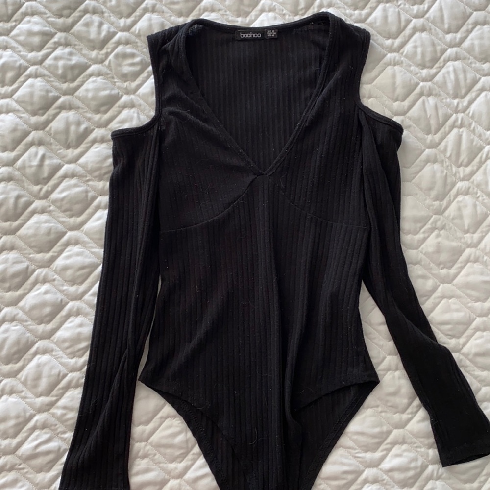 Boohoo longsleeve bodysuit- open shoulder low cut